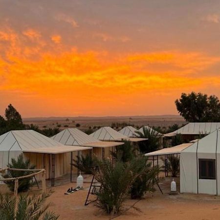 Готель Sahara Traveling Camp Мерзуга Екстер'єр фото