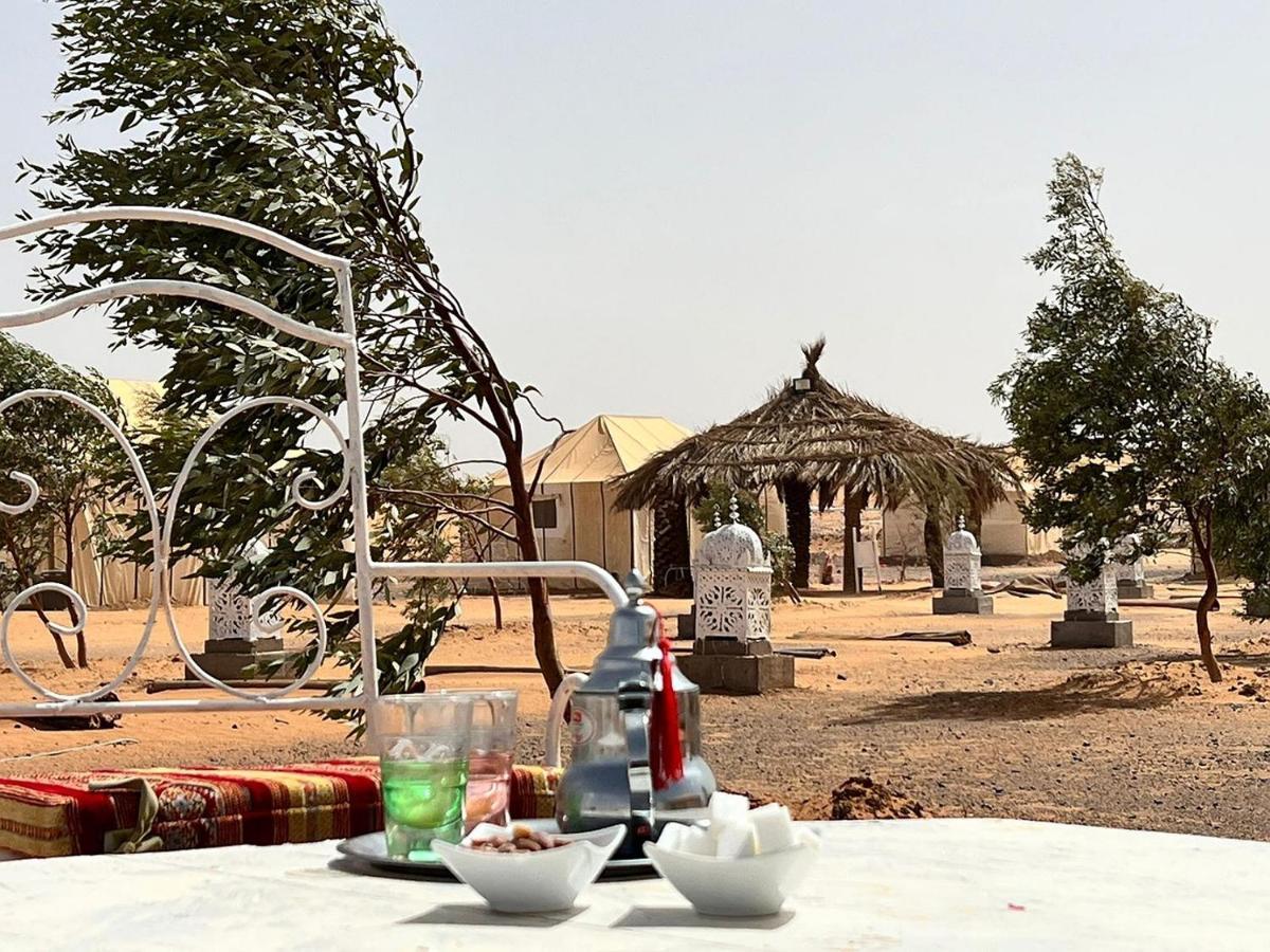 Готель Sahara Traveling Camp Мерзуга Екстер'єр фото