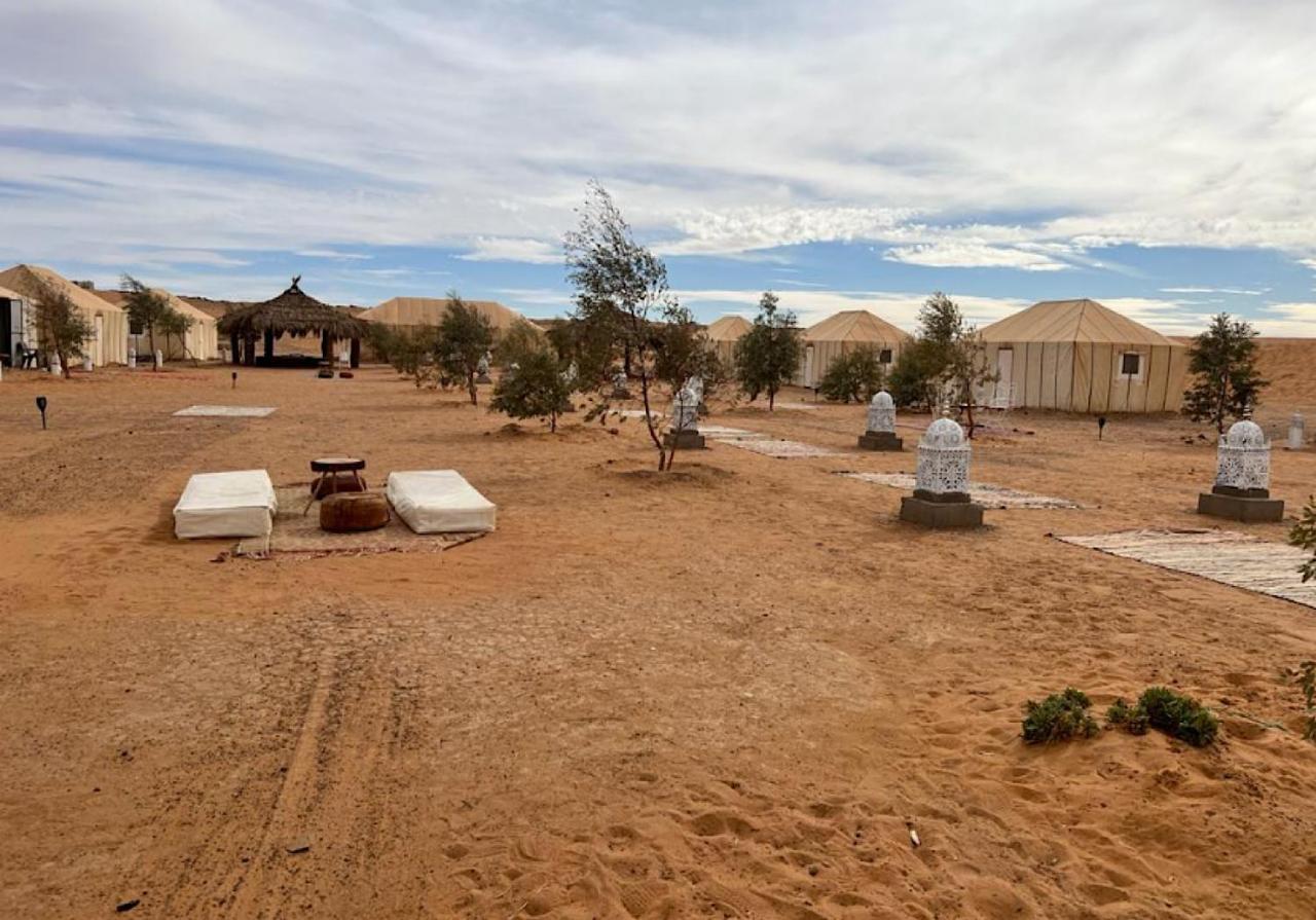 Готель Sahara Traveling Camp Мерзуга Екстер'єр фото