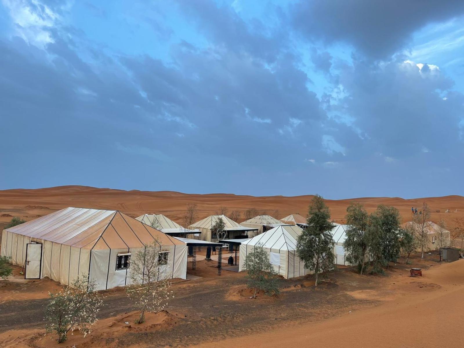 Готель Sahara Traveling Camp Мерзуга Екстер'єр фото